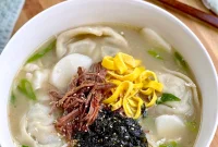 Tteok Mandu Guk Recipe: Korean Rice Cake and Dumpling Soup