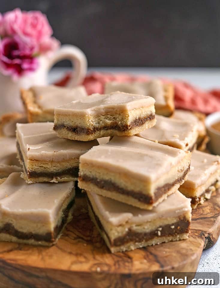 Paleo Vegan Brown Sugar Pop-Tart Bars Recipe 4 paleo vegan brown sugar pop tart bars stacked, inside layer showing