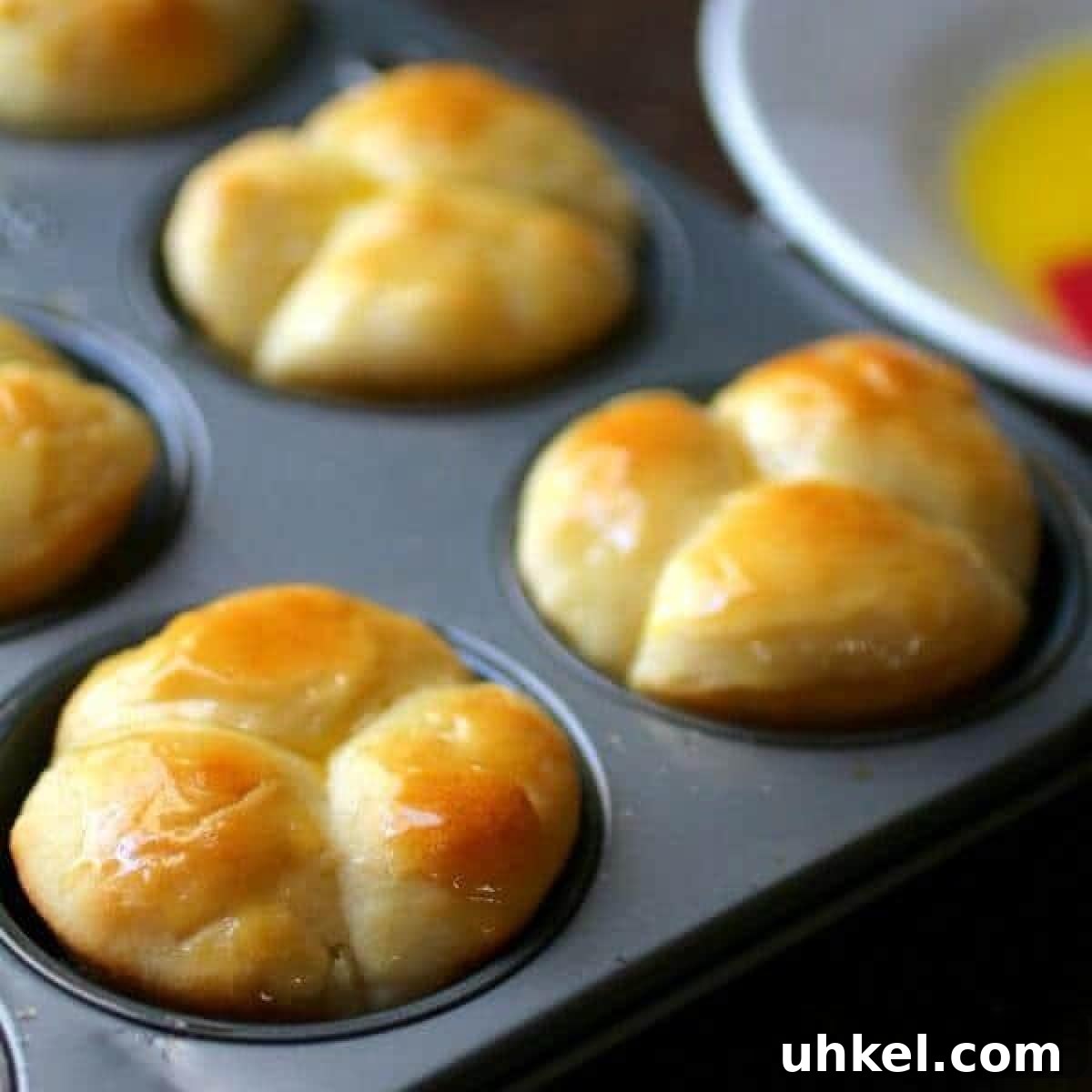 15 Perfect Side Dishes to Serve with Ham This Holiday 15 Freshly baked cloverleaf rolls in a muffin tin.