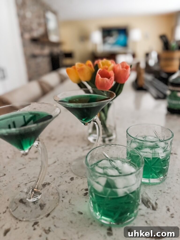 60s Vodka Stinger Cocktail & Mocktail Recipe — Book Club Pick 2 The vodka stingers cocktail and mocktail