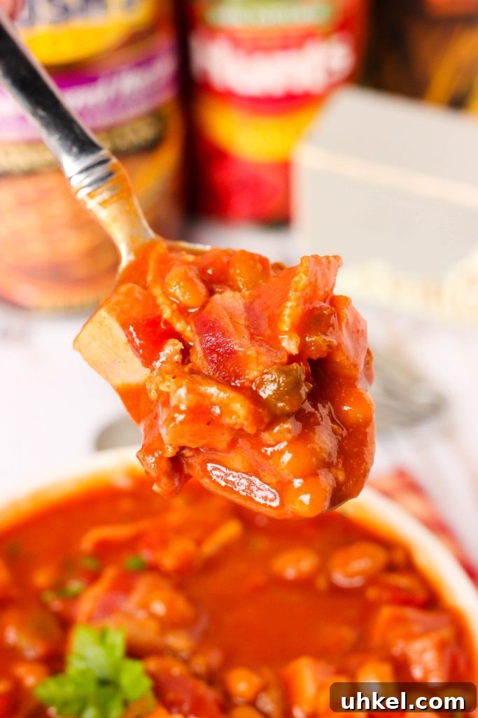 Maple Bacon & Ham Baked Bean Chili Recipe for Cozy Dinners 5 Maple Bacon and Ham Baked Bean Chili (4)