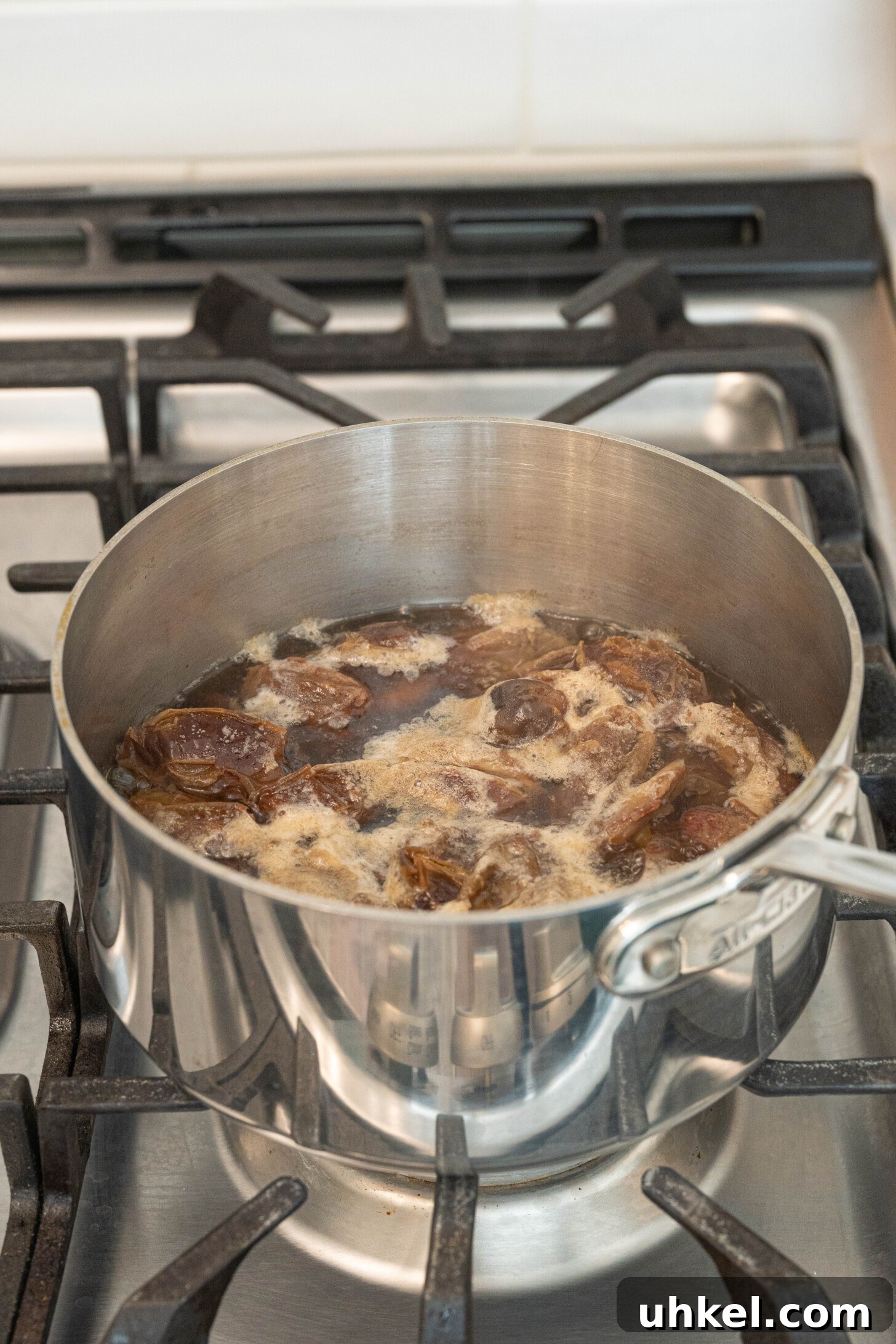 dates with water in a pot