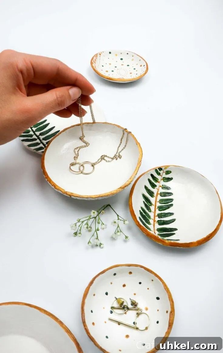 31 Cozy Winter Home Decor Ideas to Refresh Every Room 12 jewelry trays