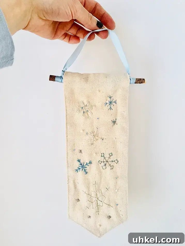 31 Cozy Winter Home Decor Ideas to Refresh Every Room 24 snowflake door hanger