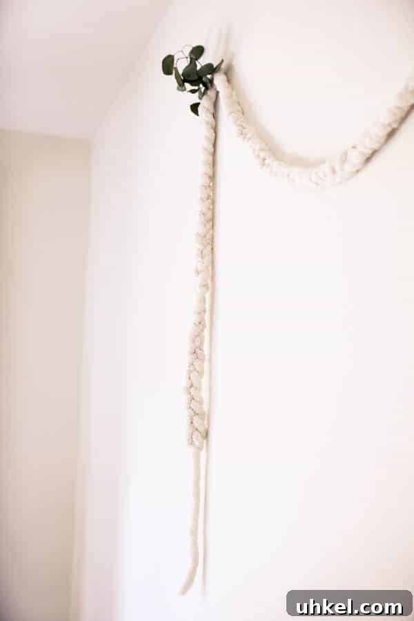31 Cozy Winter Home Decor Ideas to Refresh Every Room 26 knotted yarn garland