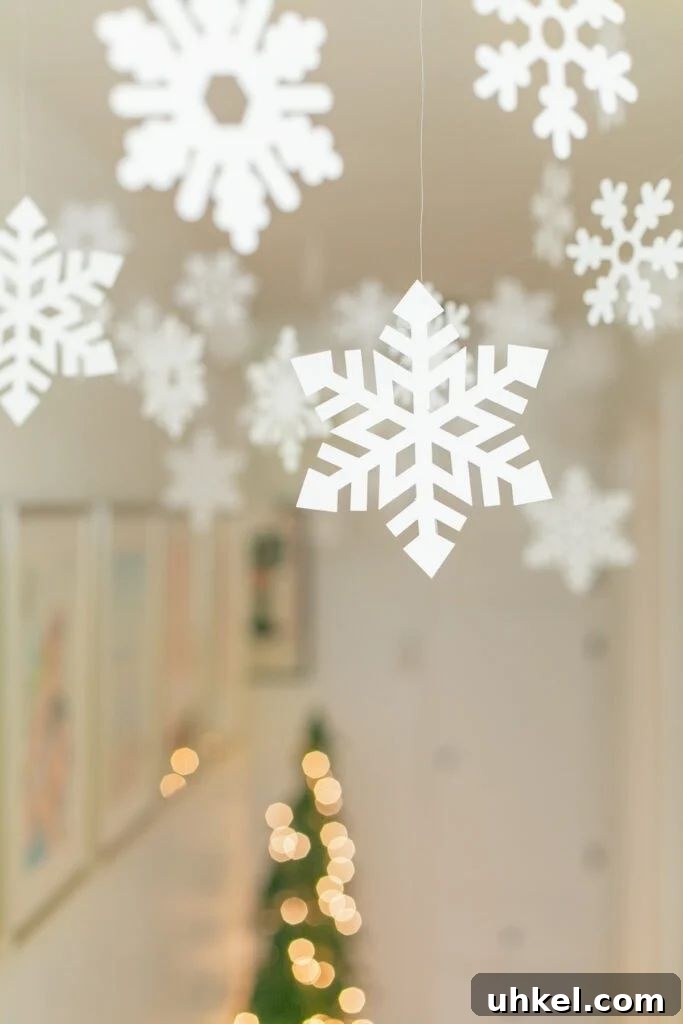 31 Cozy Winter Home Decor Ideas to Refresh Every Room 5 snowflake decor