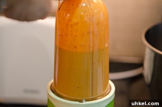 piri piri chicken-3 peri-peri sauce is pureed in a small blender.
