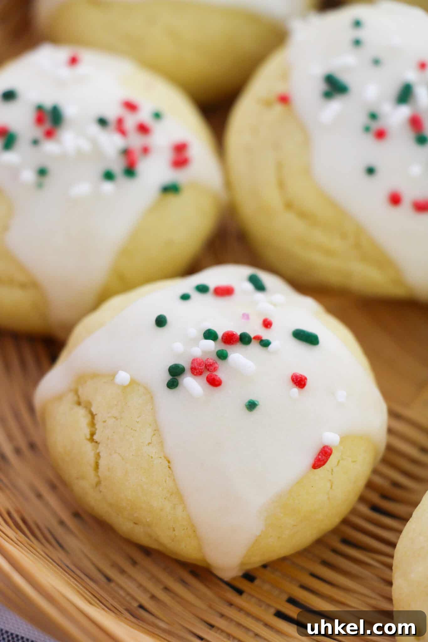 A close up on the Italian Knot Cookies.