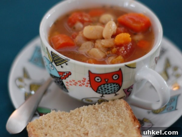 Super Easy White Bean Veggie Soup (Slow Cooker) Super Easy White Bean Veggie Soup (Slow Cooker)