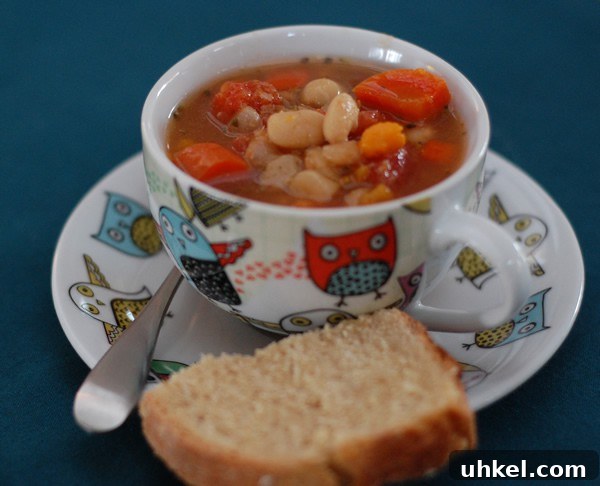 Super Easy White Bean Veggie Soup (Slow Cooker) Super Easy White Bean Veggie Soup (Slow Cooker)