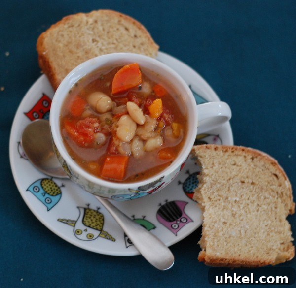 Super Easy White Bean Veggie Soup (Slow Cooker) Super Easy White Bean Veggie Soup (Slow Cooker)