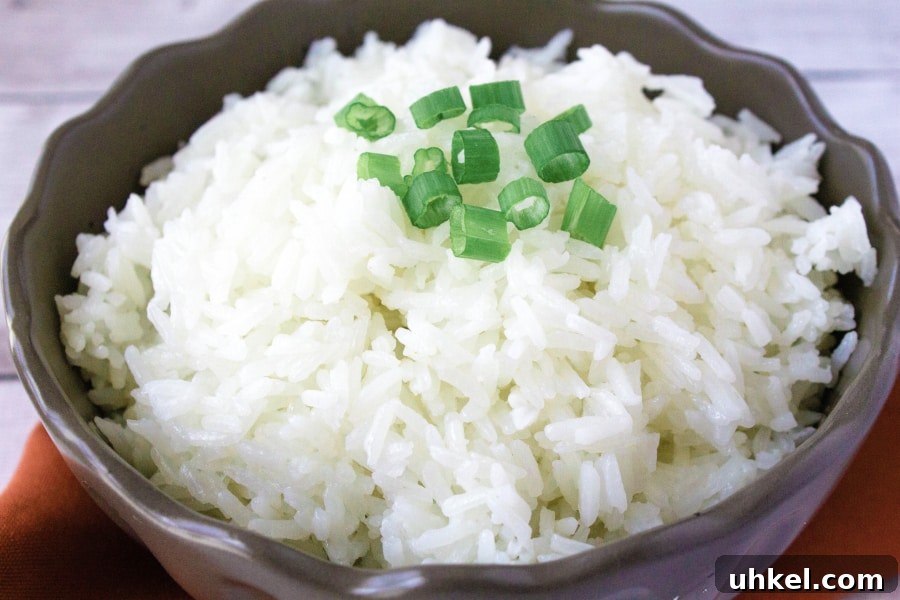 jasmine rice in a brown bowl