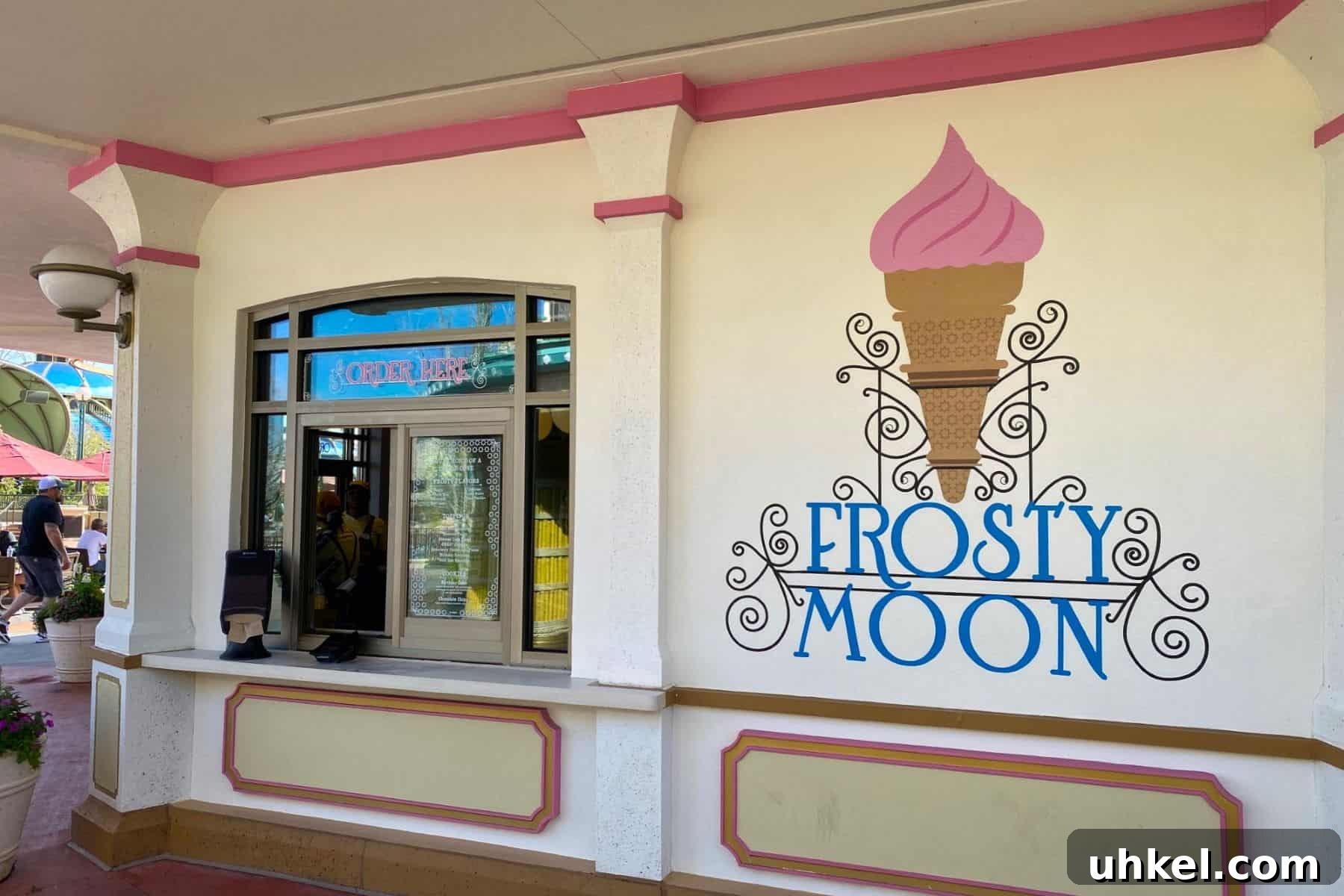 Epic Universe Food Guide: What We’ve Tried and Where to Eat 7 epic universe frosty moon