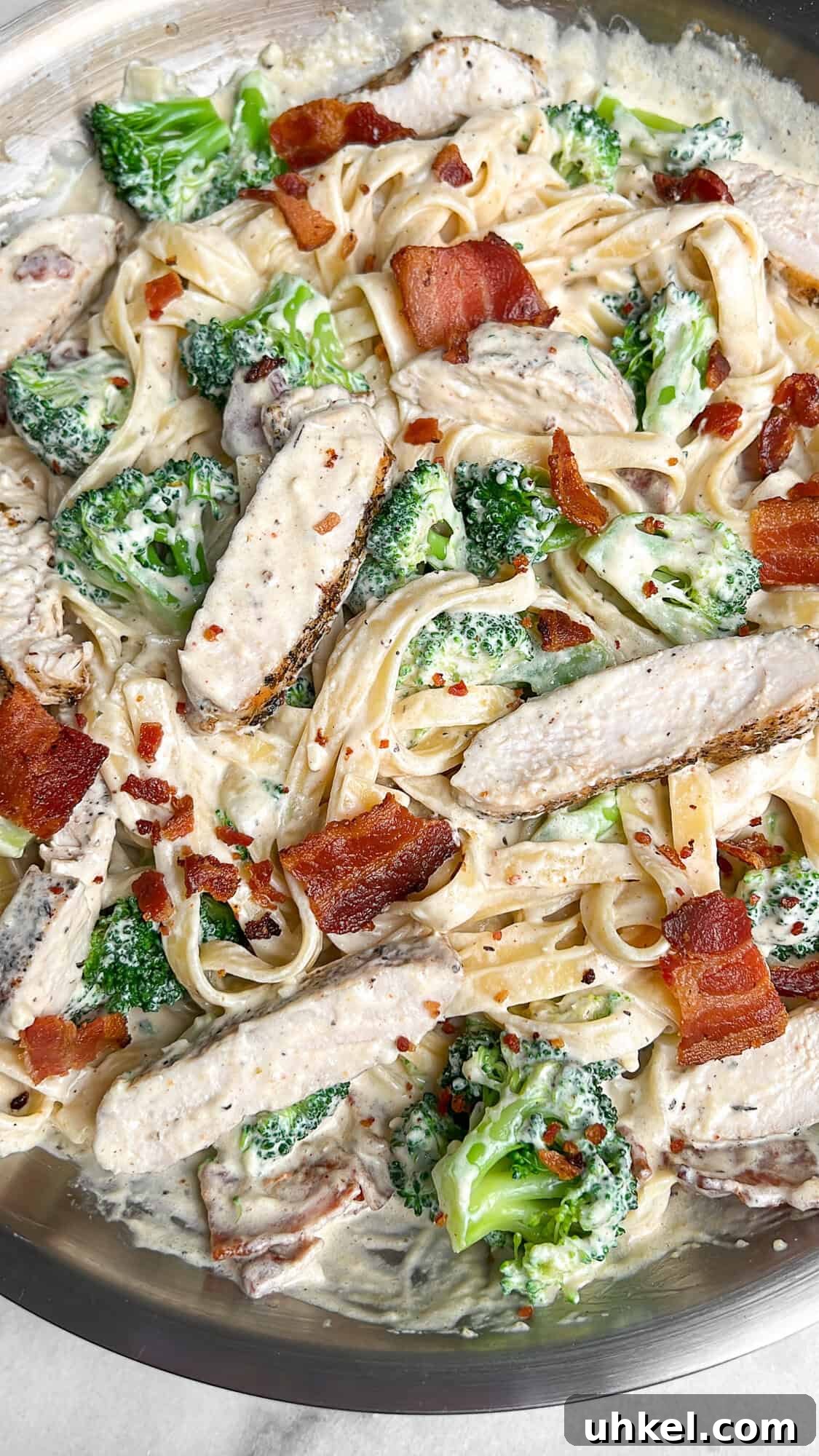 Creamy Chicken, Bacon and Broccoli Alfredo 4 chicken fettuccini alfredo