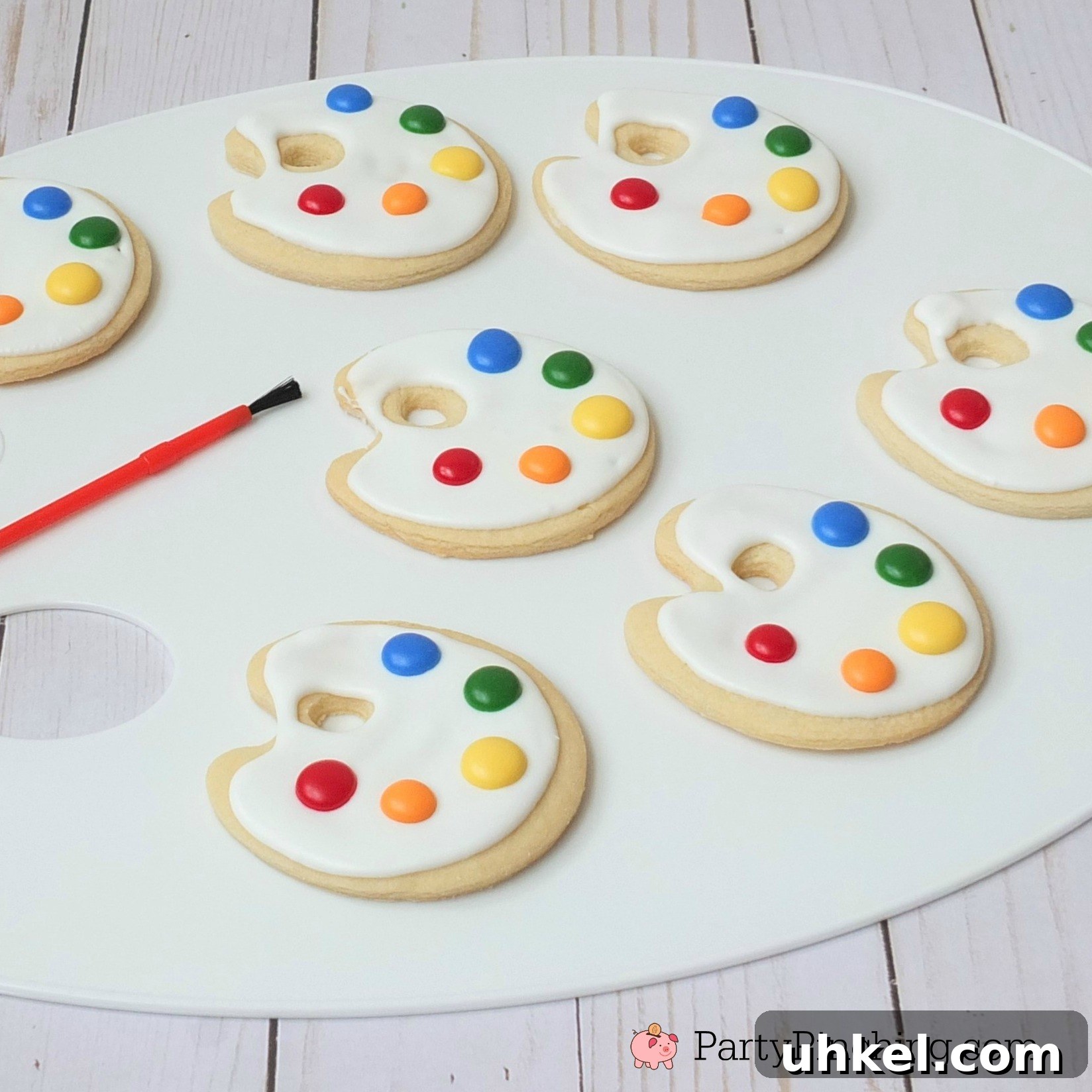 Art-Themed Graduation Party Ideas and Decor 26 art palette cookies