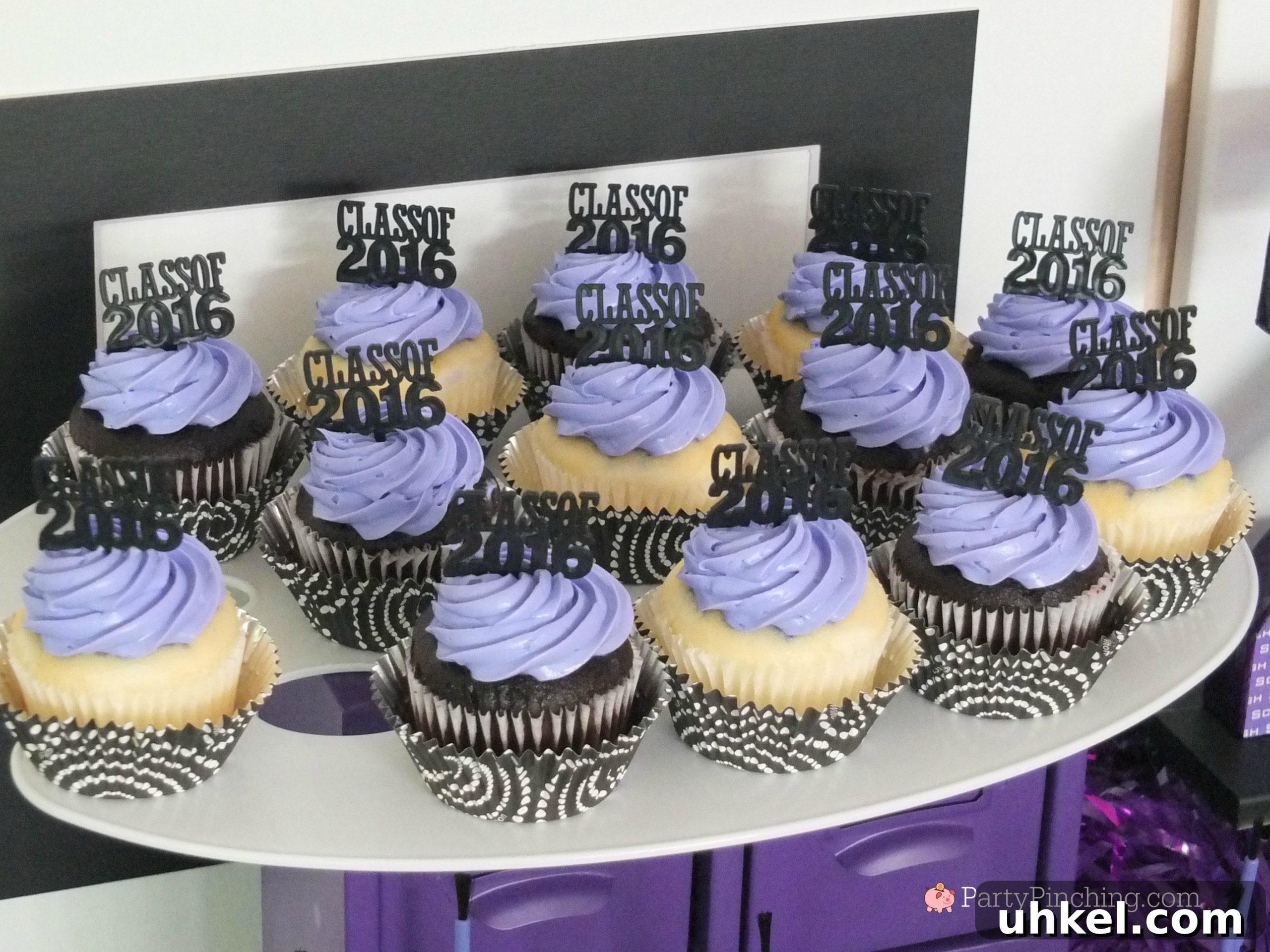 Art-Themed Graduation Party Ideas and Decor 4 paintbrush truffles close-up